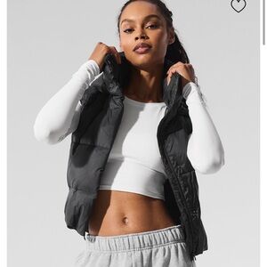 NWOT Alo Gold Rush Puffer Vest